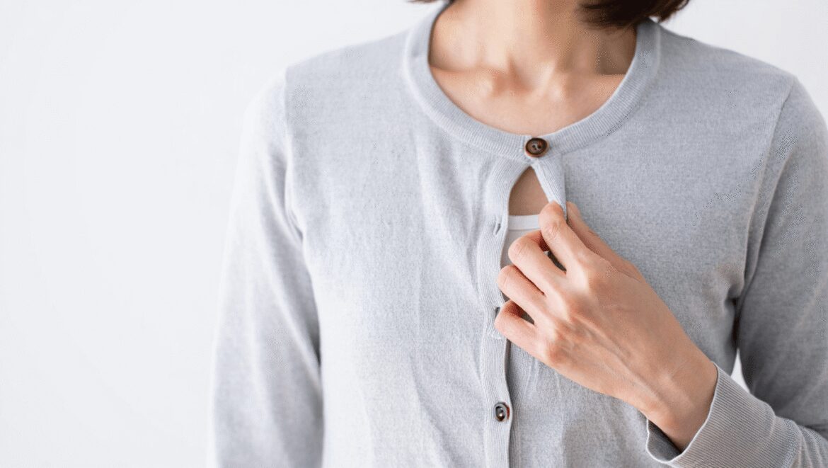 
Cardigan qui baille ? L’astuce invisible que les tricoteuses
expertes utilisent pour des boutonnières impeccables


