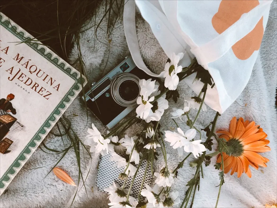 Transformation d'un t-shirt en sac de courses réutilisable avec outils simples