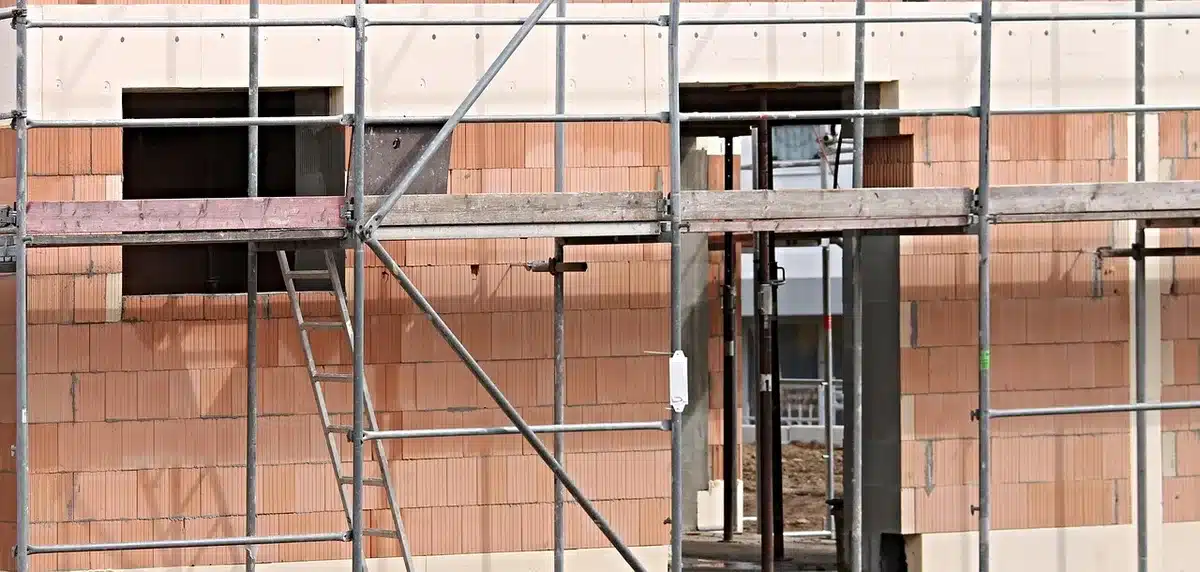 Mur mitoyen intérieure avec ossature et isolation posée pour une contre-cloison acoustique